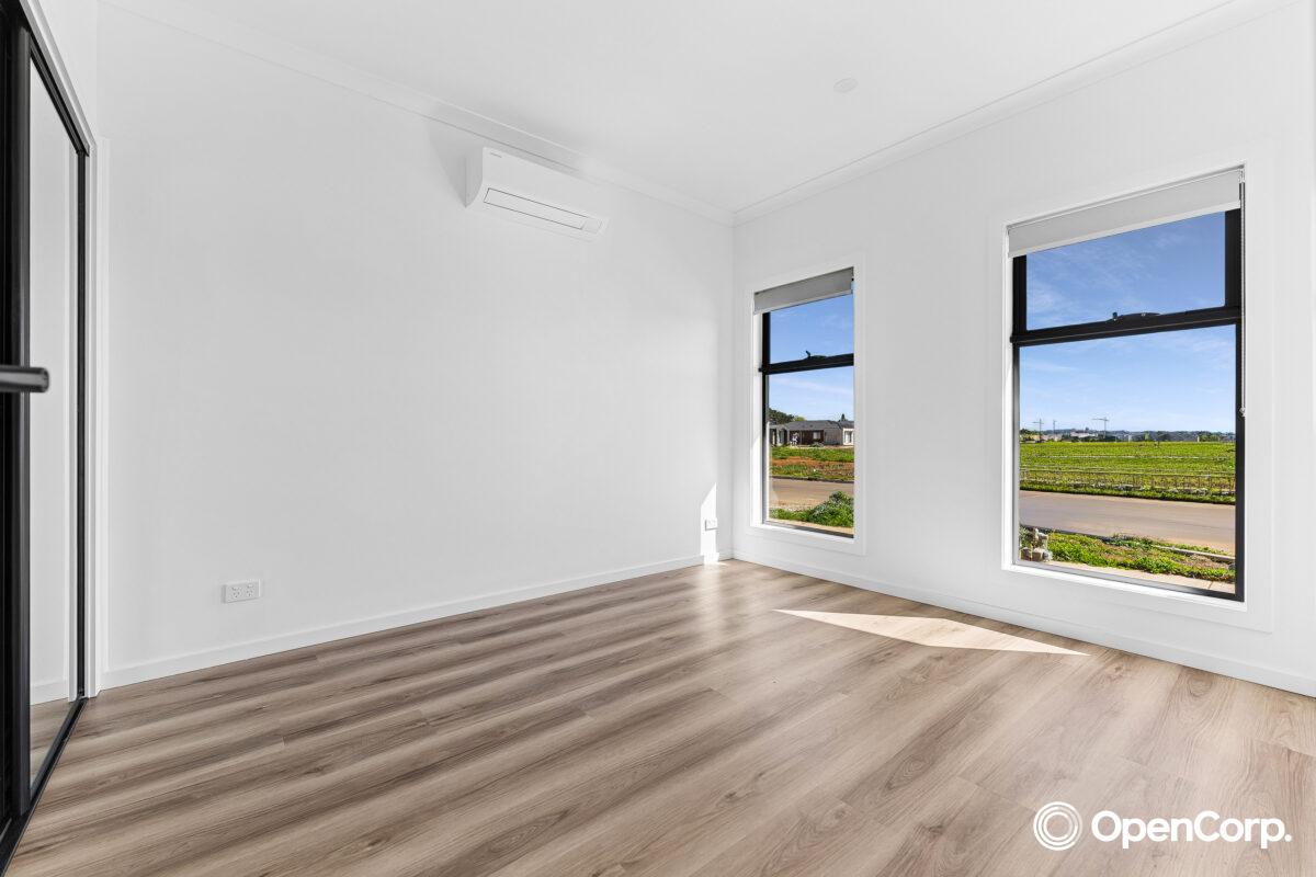 67 Collette Circuit, Deanside, VIC 3336