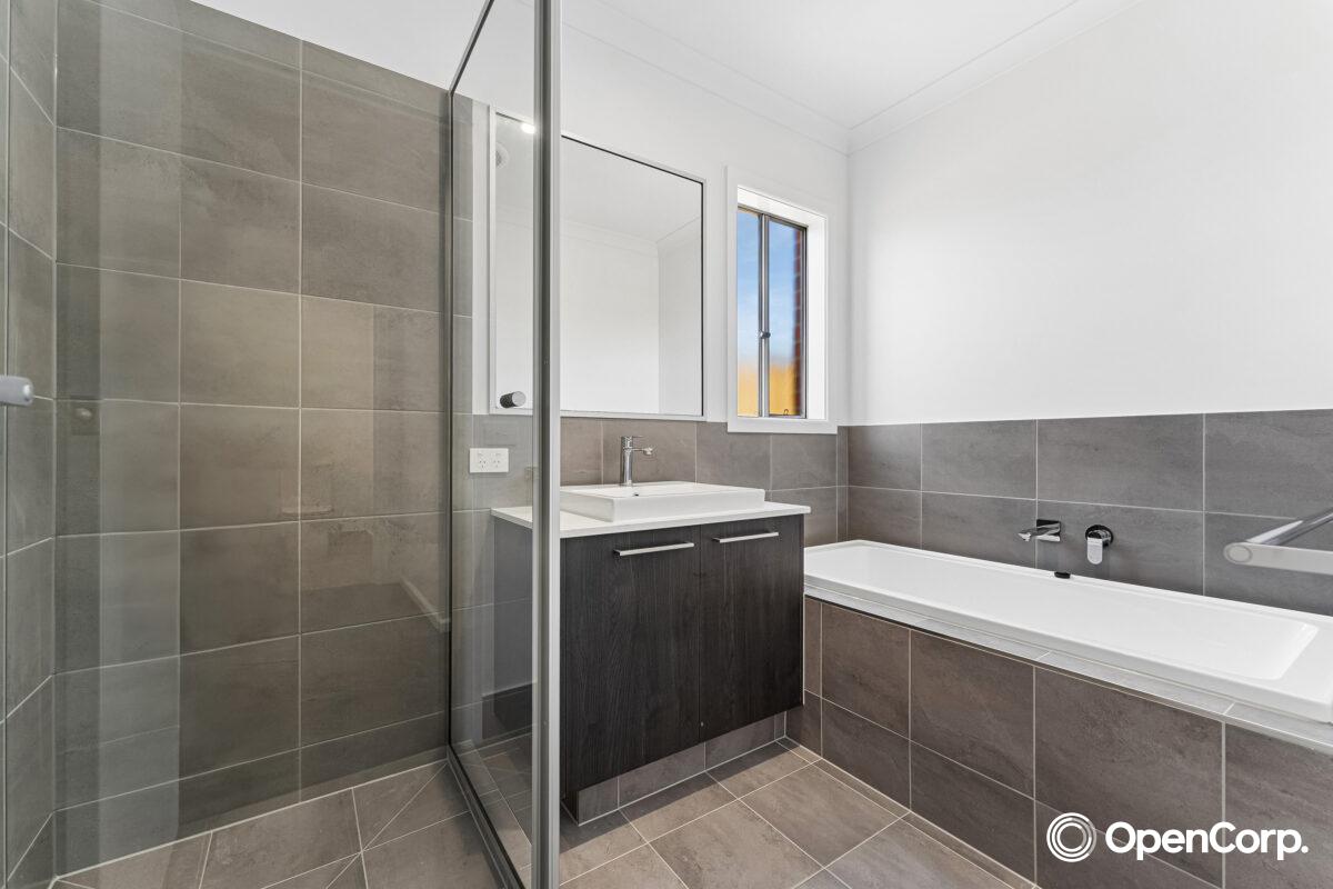 50 Tara Circuit, Donnybrook, VIC 3064