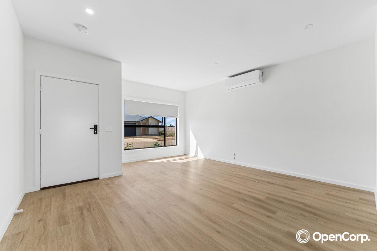 8 Winslet Road, Deanside, VIC 3336