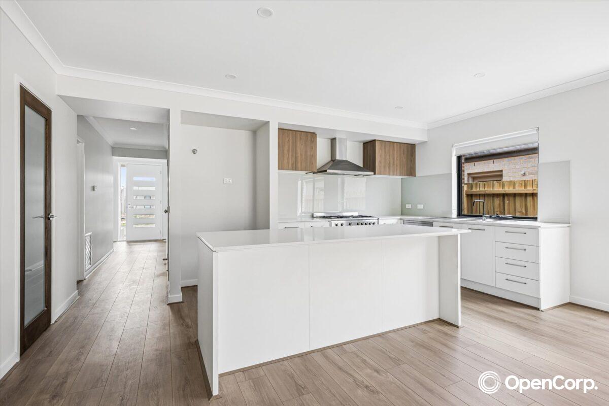 12 Castlecove Street, Clyde North, VIC 3978