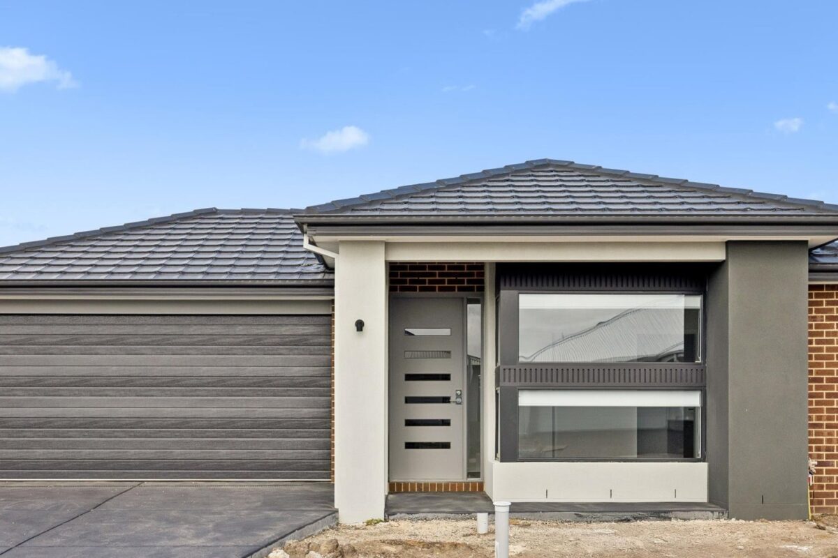 12 Castlecove Street, Clyde North, VIC 3978