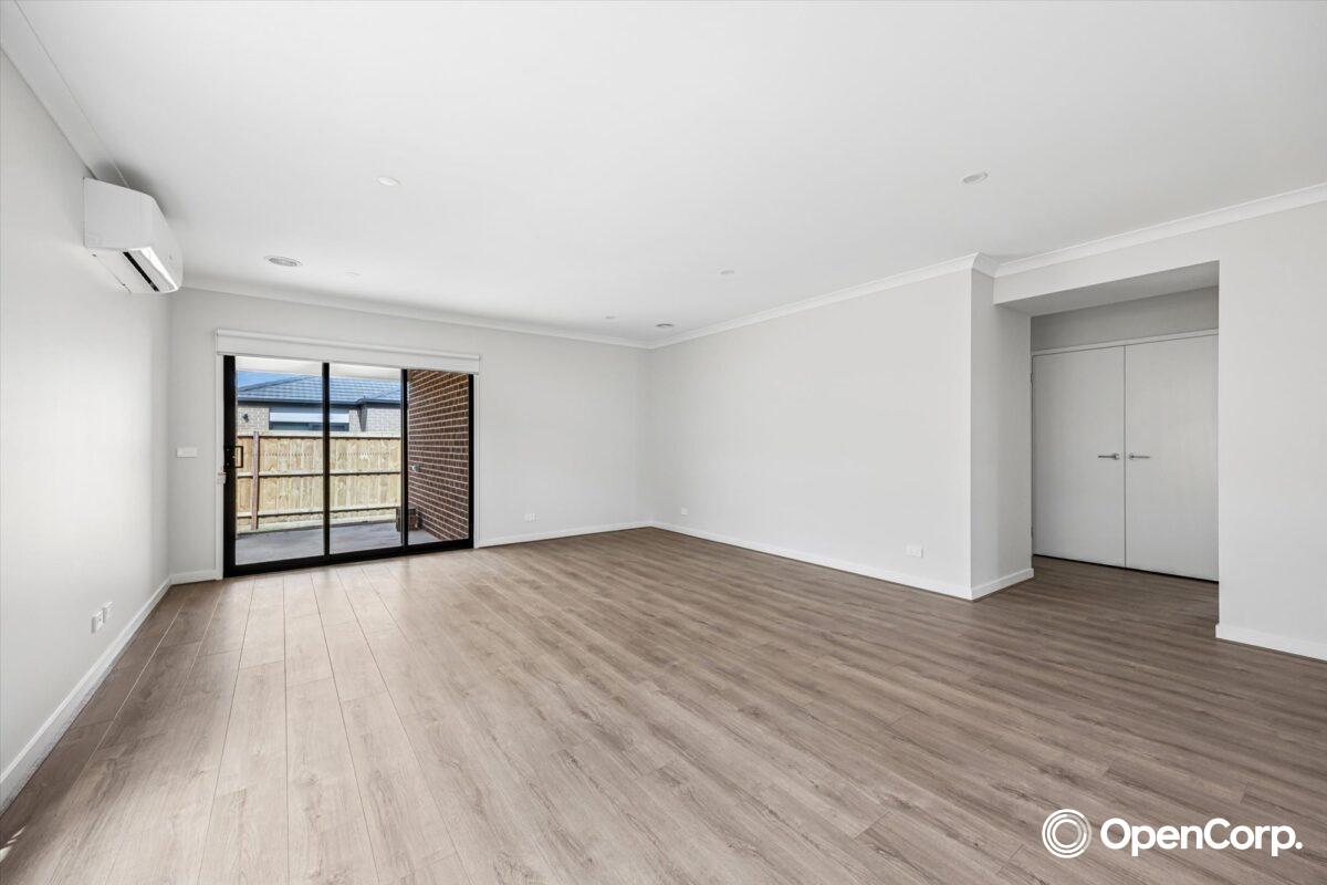 12 Castlecove Street, Clyde North, VIC 3978