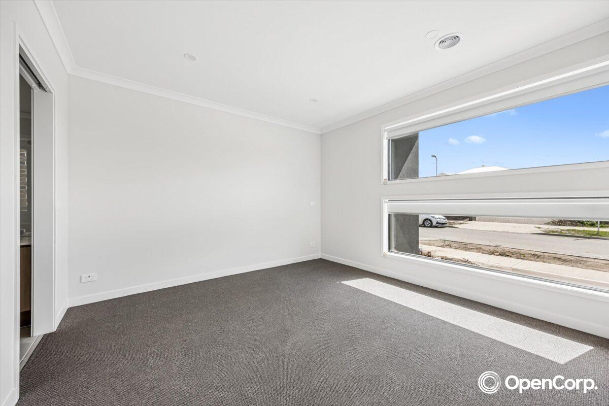 12 Castlecove Street, Clyde North, VIC 3978