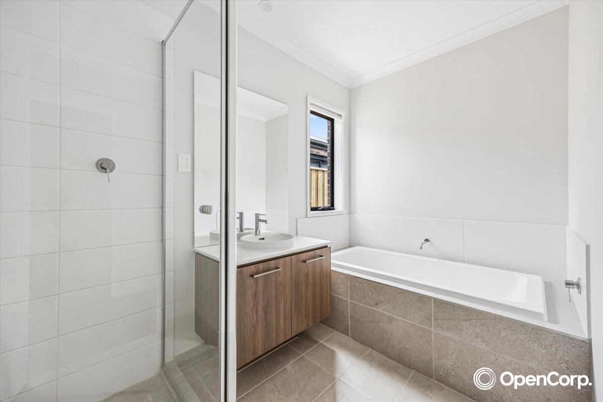 12 Castlecove Street, Clyde North, VIC 3978