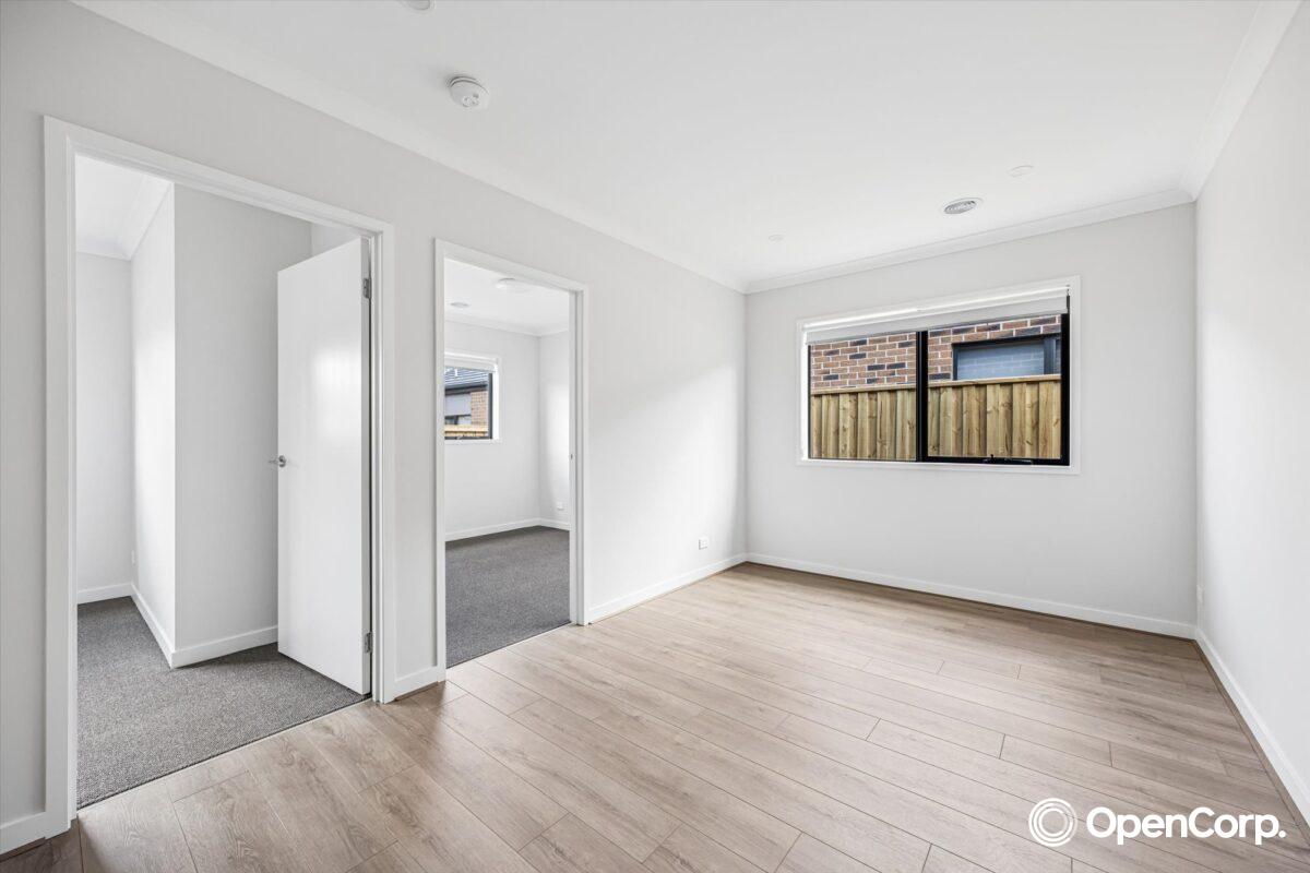 12 Castlecove Street, Clyde North, VIC 3978