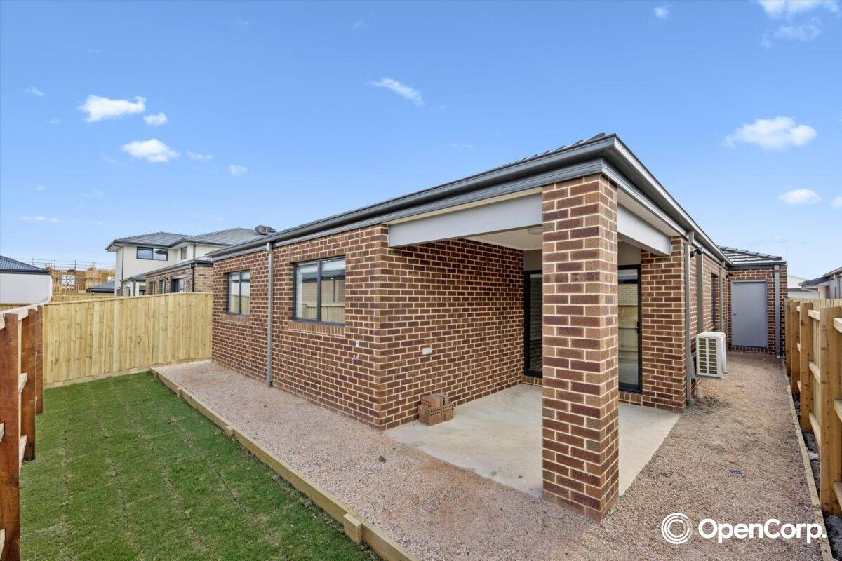 12 Castlecove Street, Clyde North, VIC 3978
