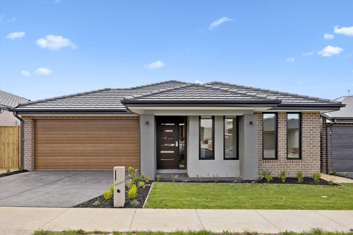 13 Fiorin Street, Clyde North, VIC 3978