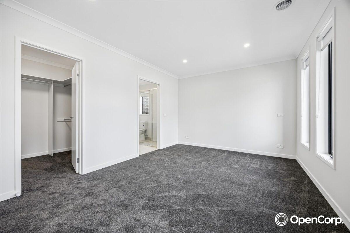 13 Fiorin Street, Clyde North, VIC 3978