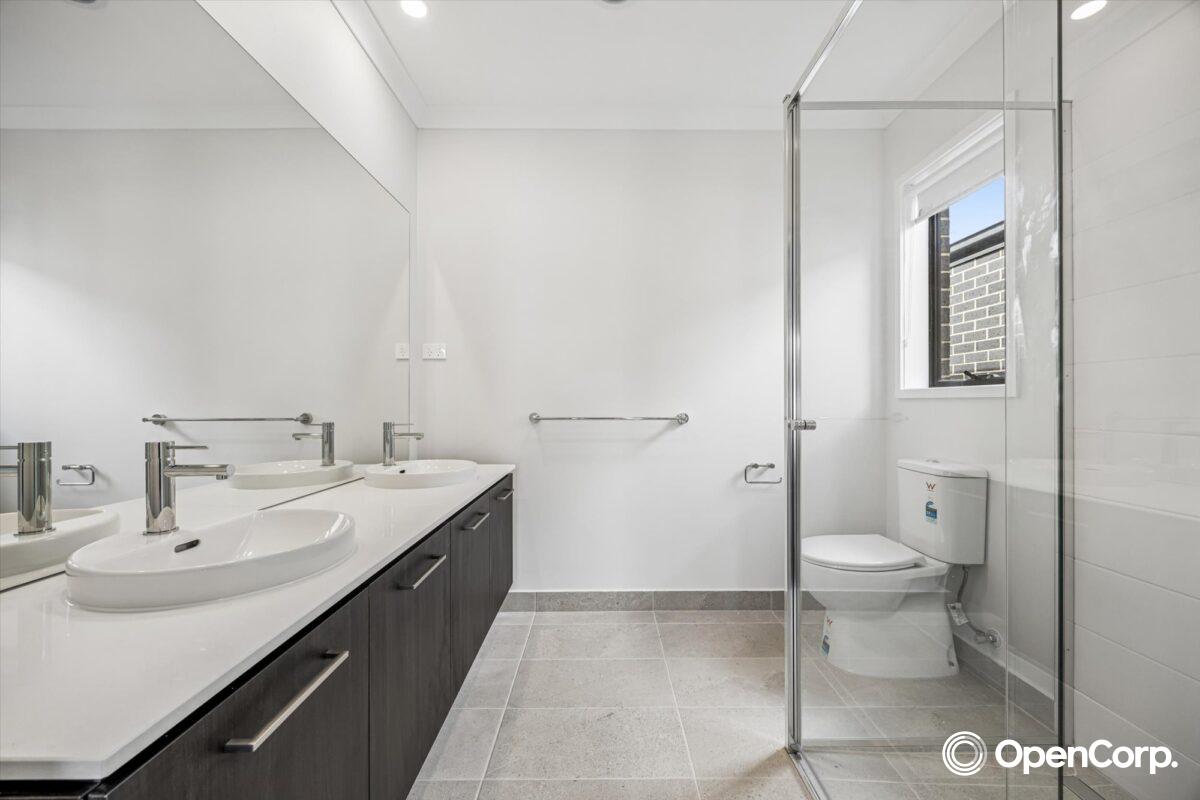 13 Fiorin Street, Clyde North, VIC 3978