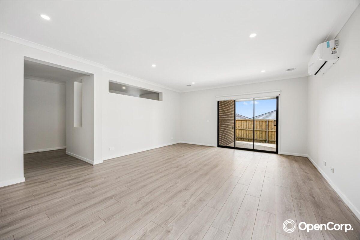 13 Fiorin Street, Clyde North, VIC 3978