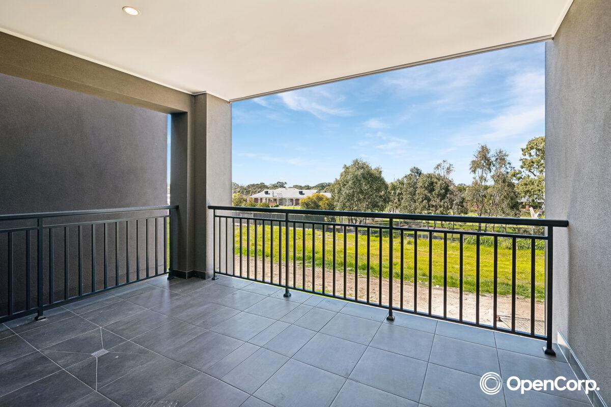 8 Shingleback Walk, Mickleham, VIC 3064