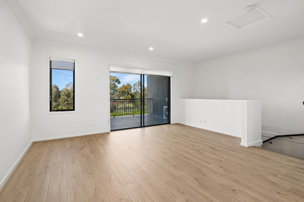 8 Shingleback Walk, Mickleham, VIC 3064