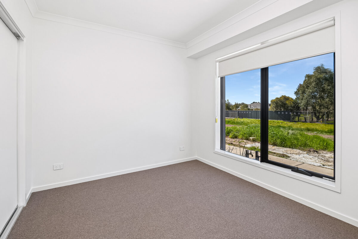 8 Shingleback Walk, Mickleham, VIC 3064