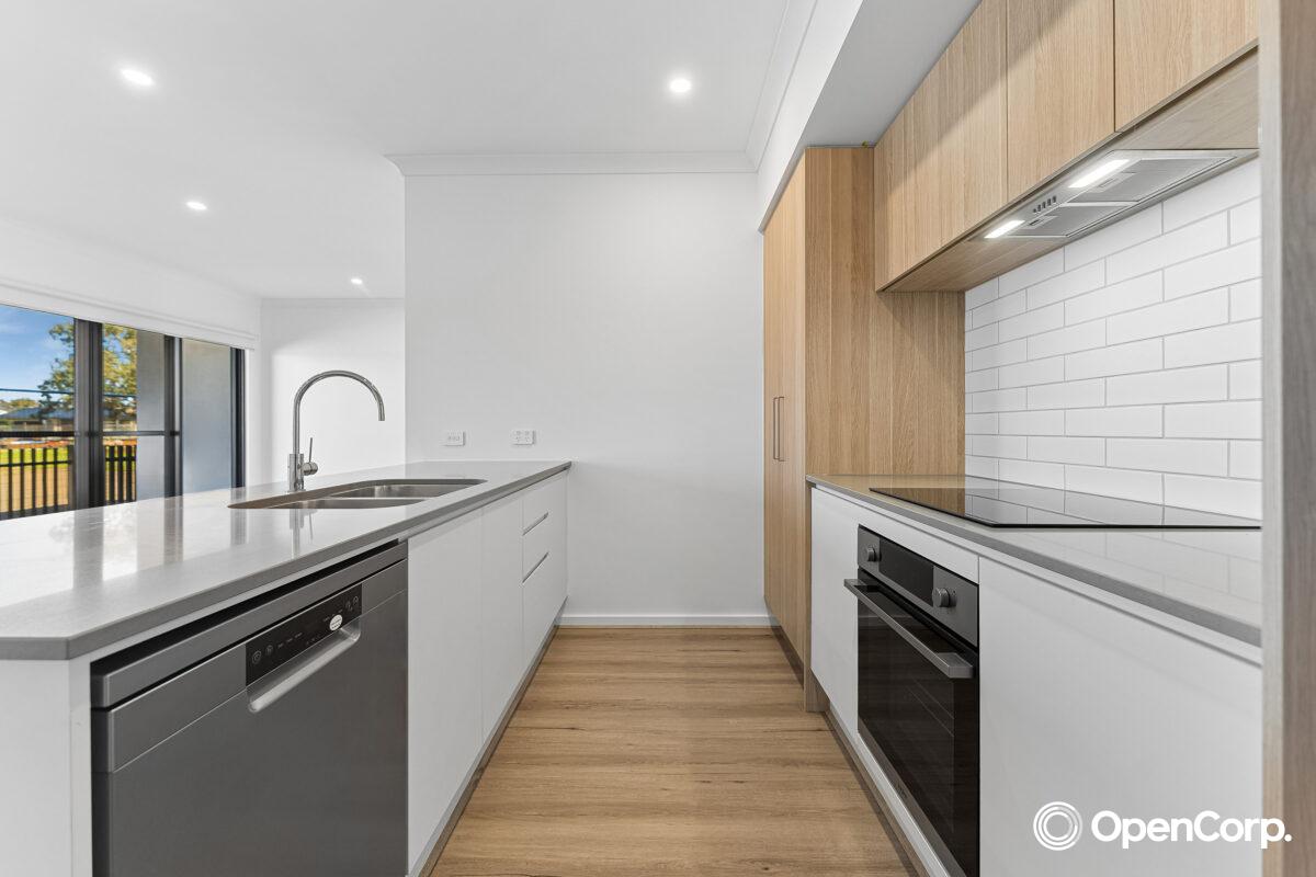 43 Buckwheat Walk, Mickleham, VIC 3064