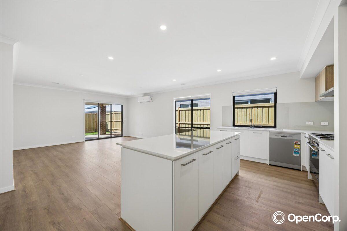 7 Papaya Way, Clyde, VIC 3978
