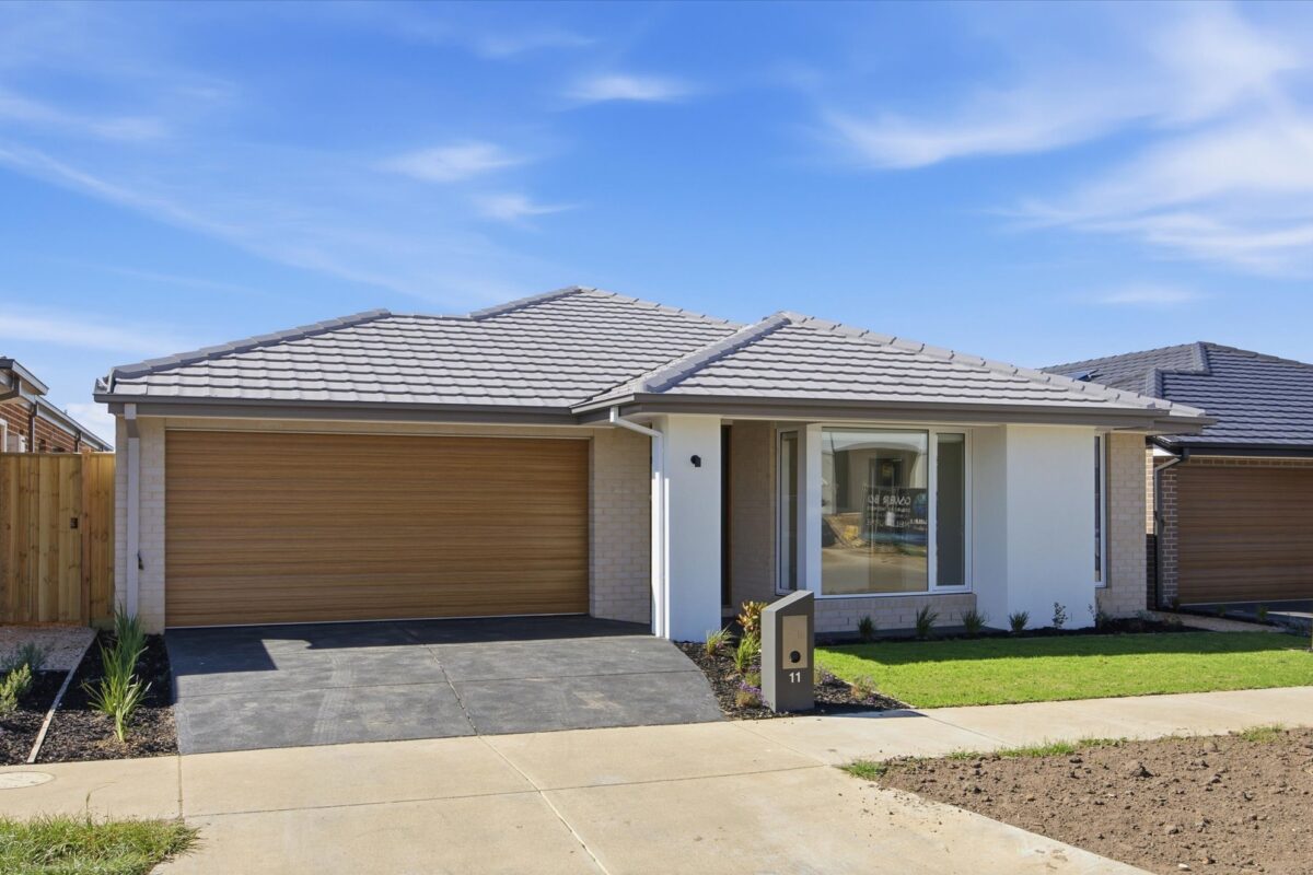 11 Fiorin Street, Clyde North, VIC 3978