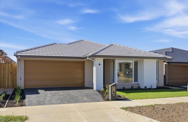 11 Fiorin Street, Clyde North, VIC 3978