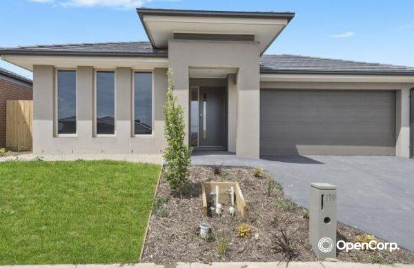 119 Rossiter Retreat, Cranbourne North, VIC 3977