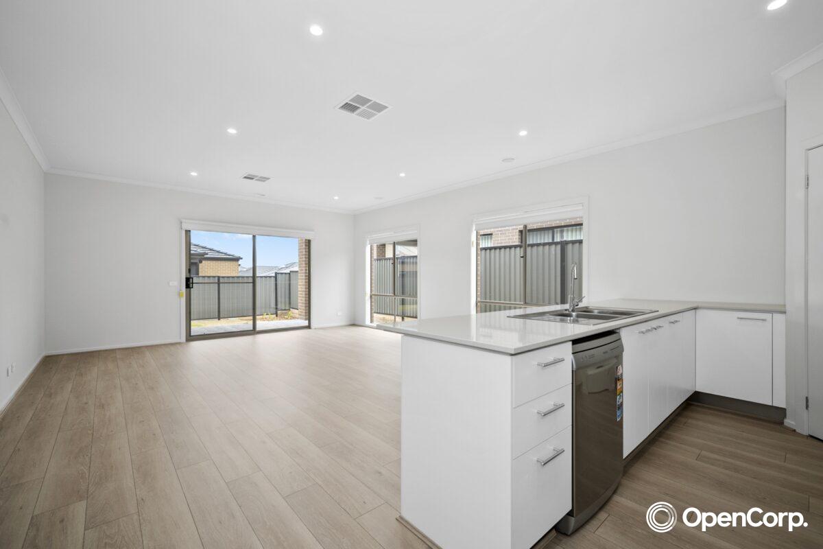 27 Rhyolite Drive, CRAIGIEBURN, VIC 3064