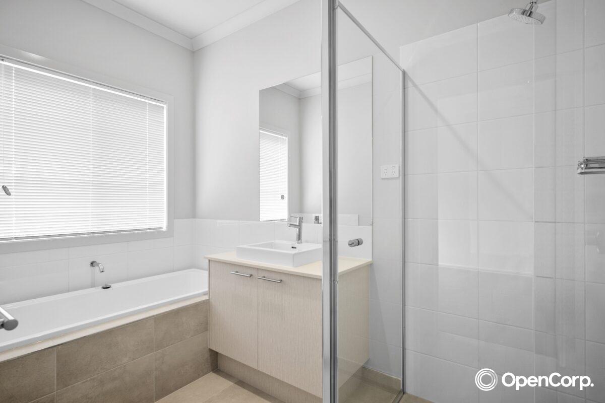 27 Rhyolite Drive, CRAIGIEBURN, VIC 3064