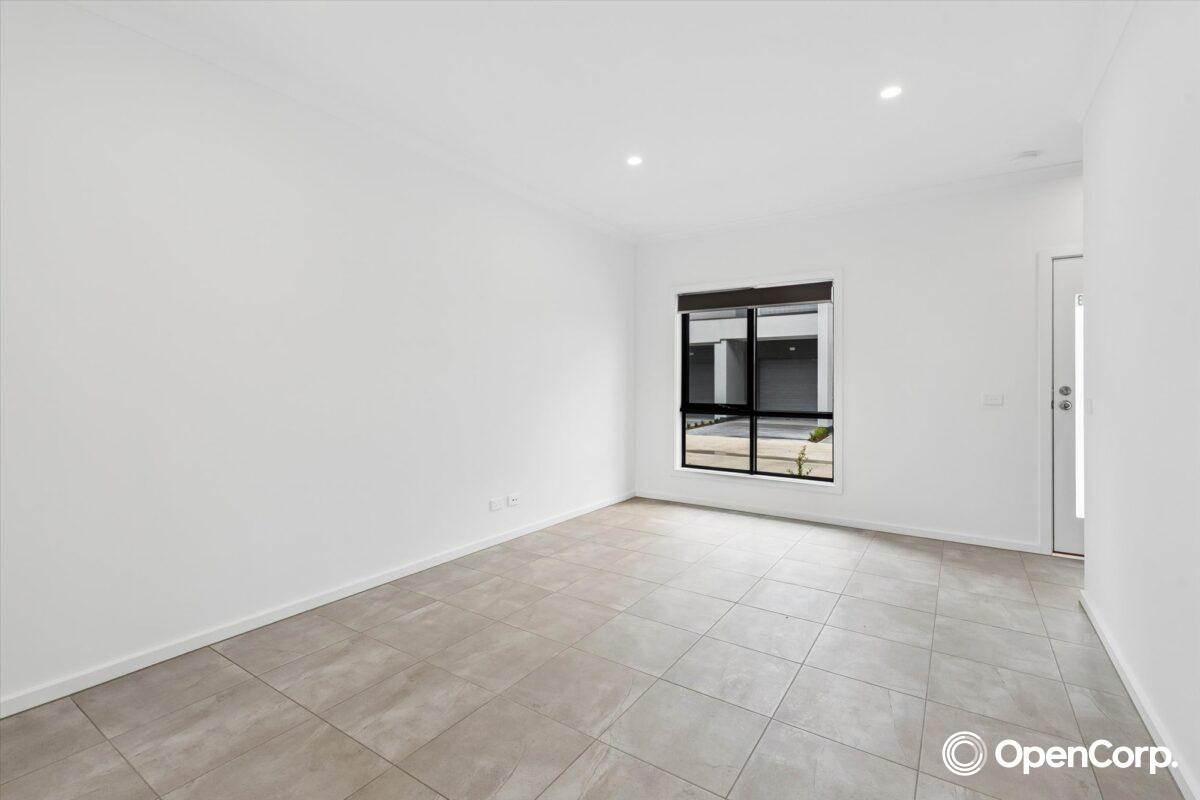 8 Leo Place, Cranbourne, VIC 3977