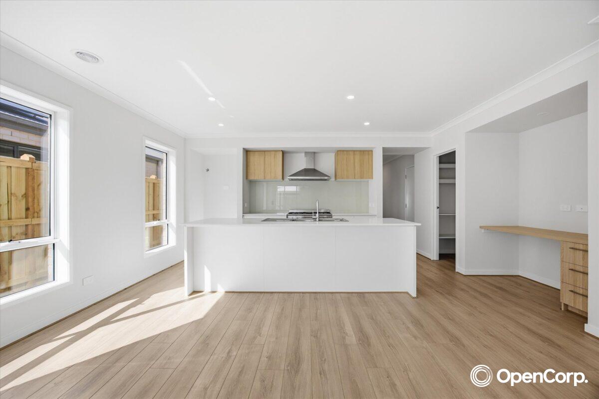9 Papaya Way, Clyde, VIC 3978