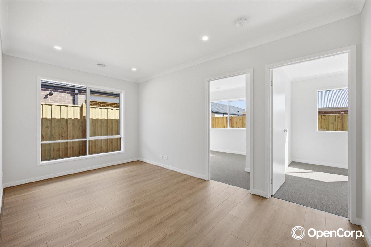 9 Papaya Way, Clyde, VIC 3978