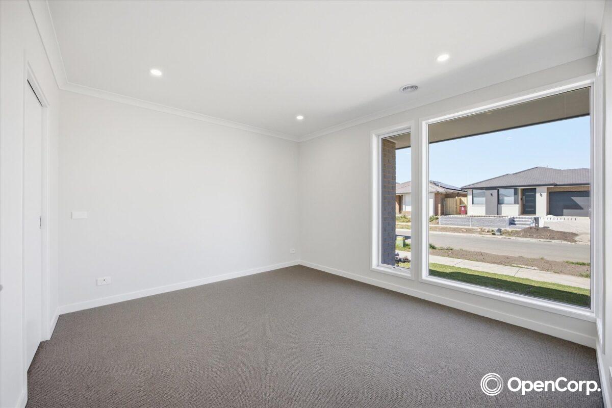 9 Papaya Way, Clyde, VIC 3978