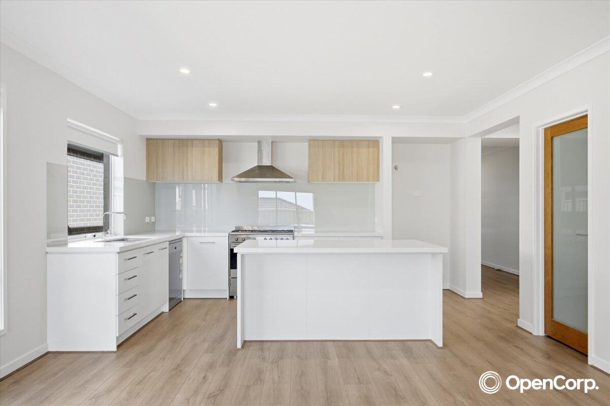 11 Fiorin Street, Clyde North, VIC 3978