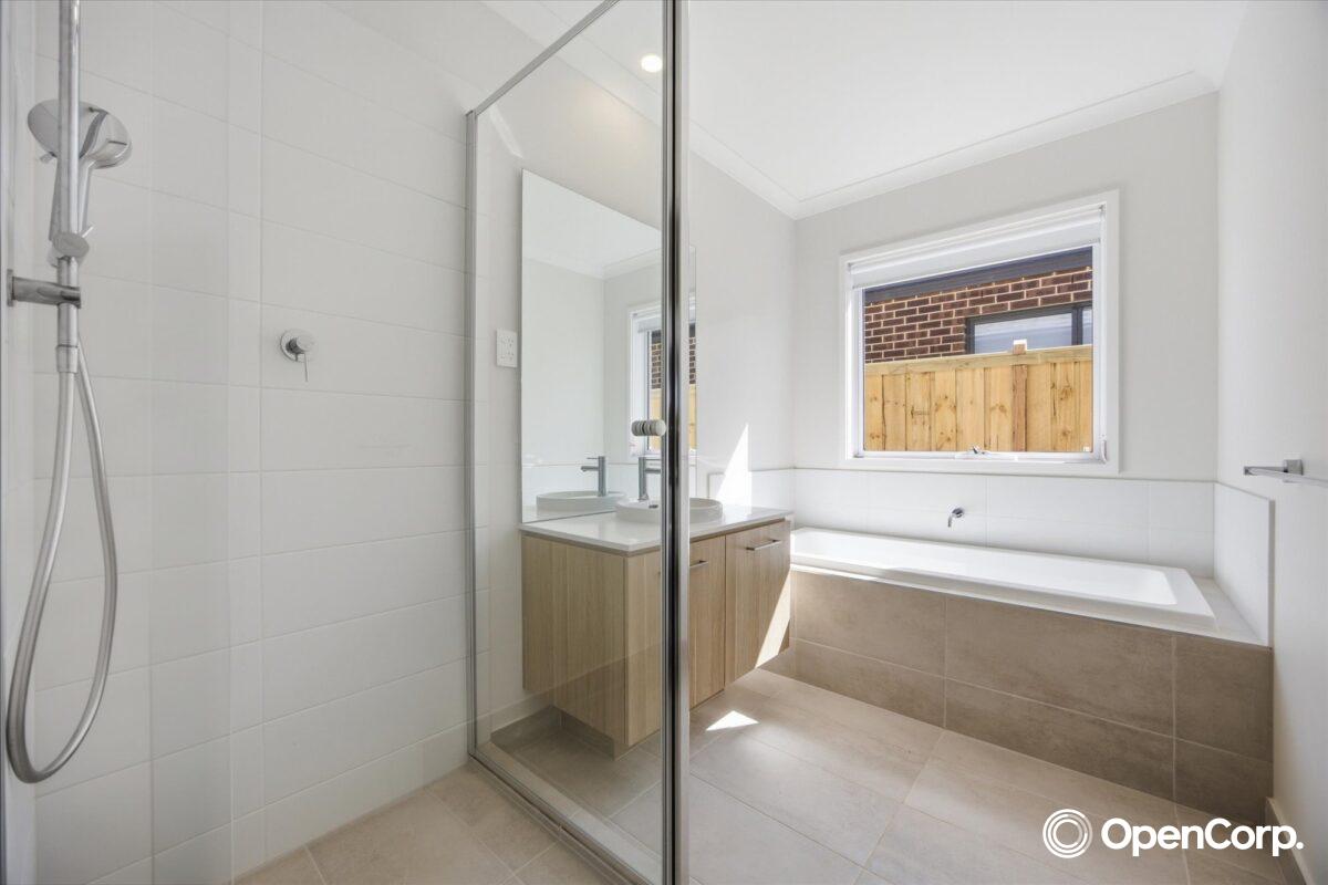 11 Fiorin Street, Clyde North, VIC 3978