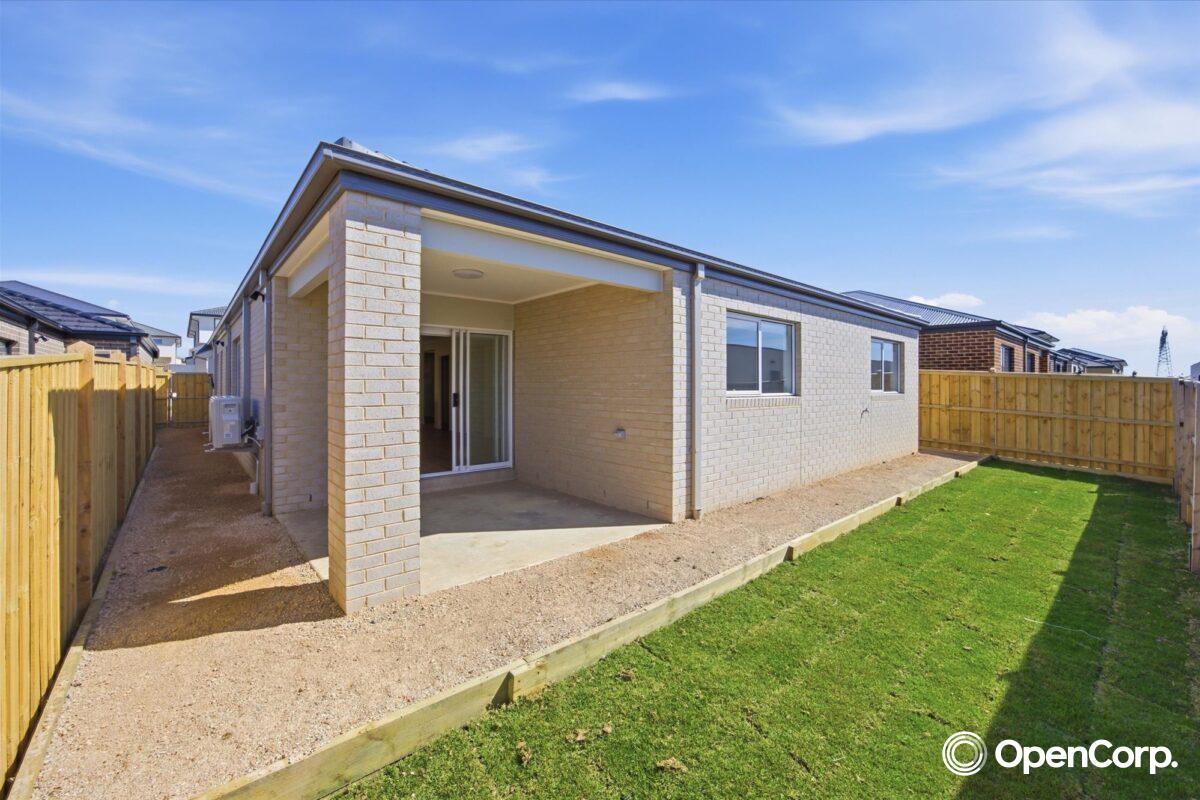 11 Fiorin Street, Clyde North, VIC 3978
