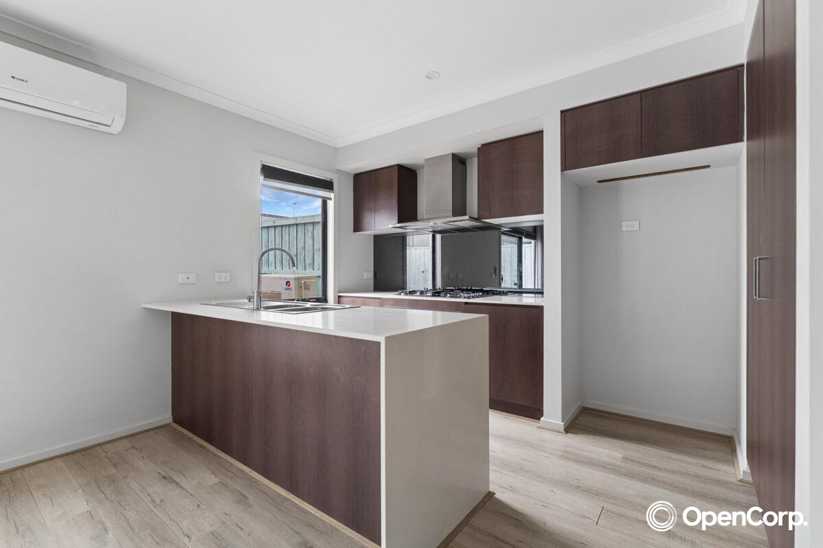 17 Pigato Crescent, Deanside, VIC 3336