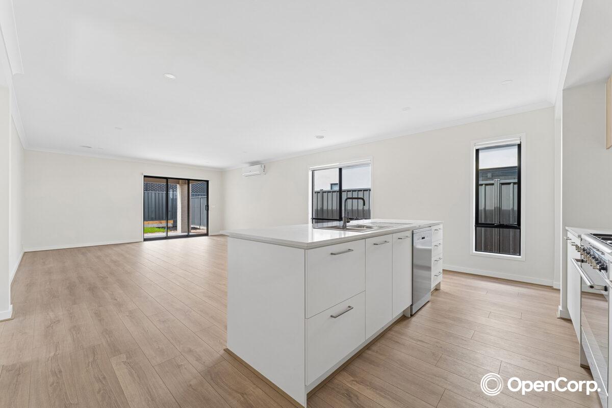 32 Madeira Drive, Truganina, VIC 3029