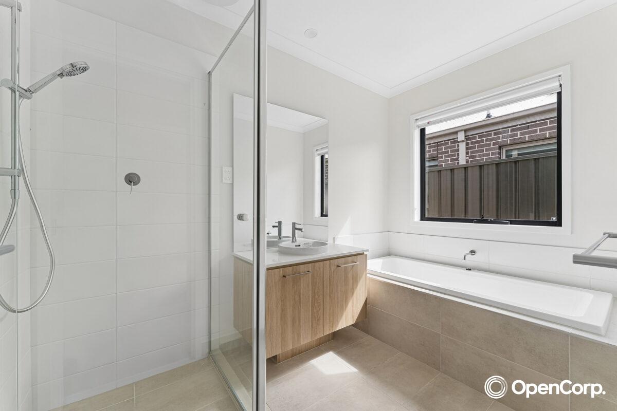 32 Madeira Drive, Truganina, VIC 3029