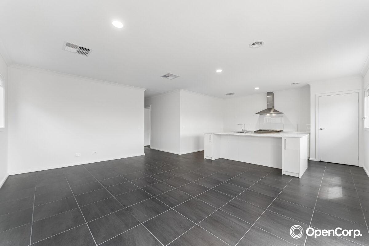 40 Wildacre Way, Rockbank, VIC 3335