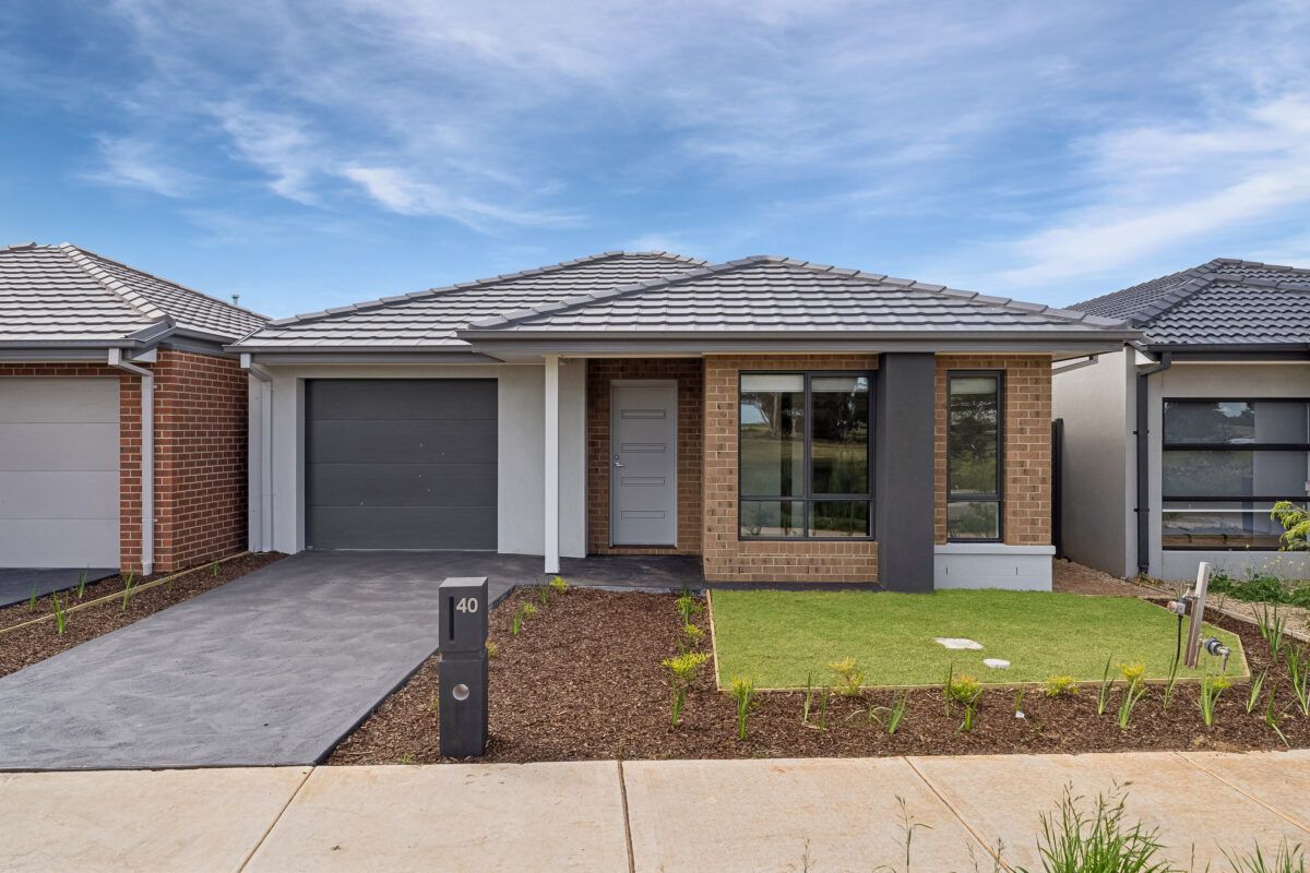 40 Wildacre Way, Rockbank, VIC 3335