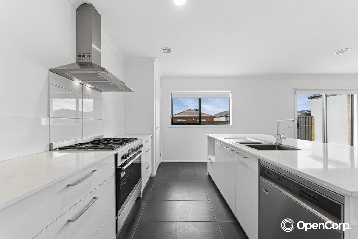 40 Wildacre Way, Rockbank, VIC 3335