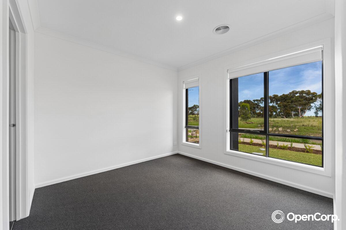40 Wildacre Way, Rockbank, VIC 3335