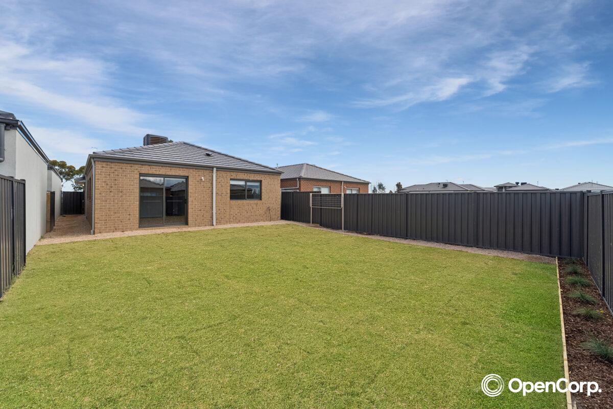 40 Wildacre Way, Rockbank, VIC 3335