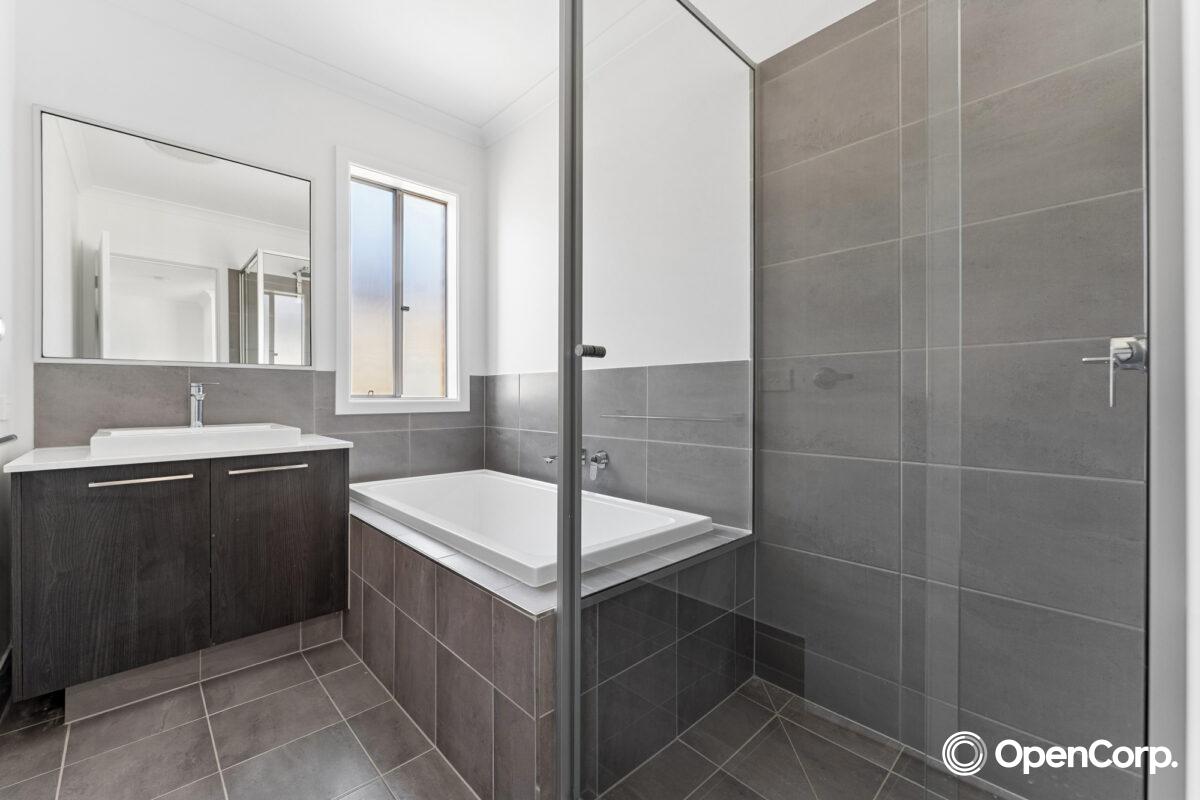 1 Kirner Road, Melton South, VIC 3338