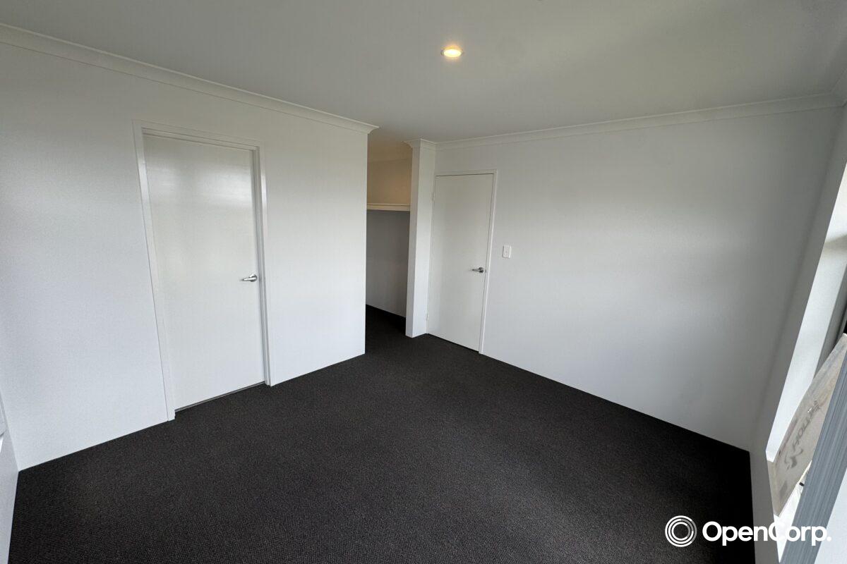 40 Lucerne Circuit, CHAMPION LAKES, WA 6111