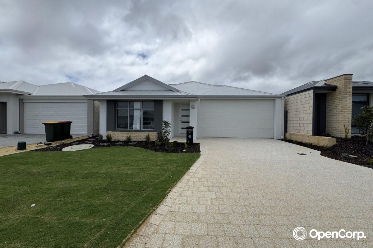 62 Gippsland Parade, CHAMPION LAKES, WA 6111